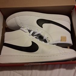 Nike Tennis Shoes 