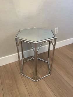22” Tall Silver Metal Hexagon With Mirrored Top Side Table