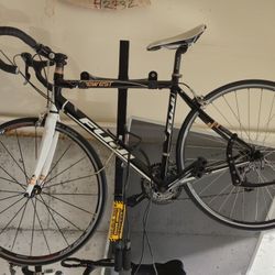 Fuji Men's Road Bicycle M / GT Women S 