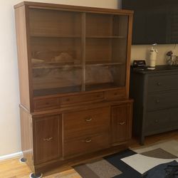 1950-60’s Vintage Stanley China Cabinet  