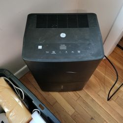 Like new Dehumidifier 