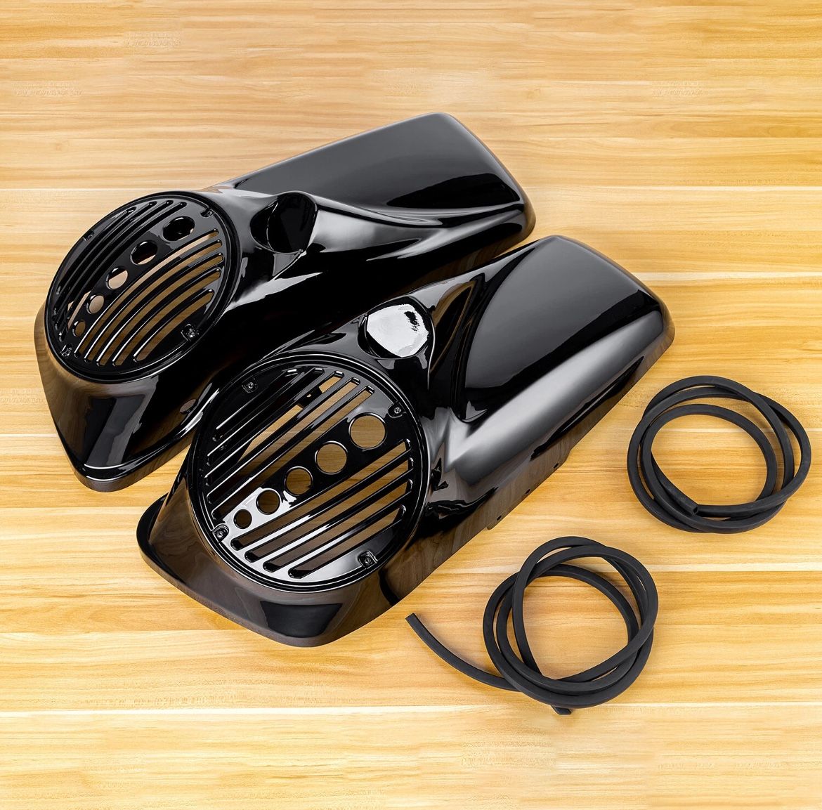 Harley Davidson, New In box 8” Speaker lids,  W/New skar audio 8” Dual 2 Ohm Subs, And Audiophile Silk Done Tweeters.