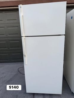 GE Top-Freezer Refrigerator