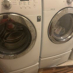 Samsung Washer And Dryer On Pedestals 