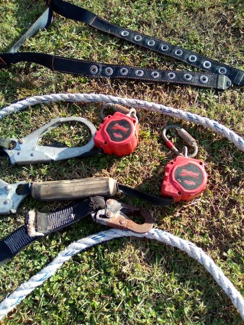 Safety Harnesses, Lanyards,Rebel Retractable Clamp Off