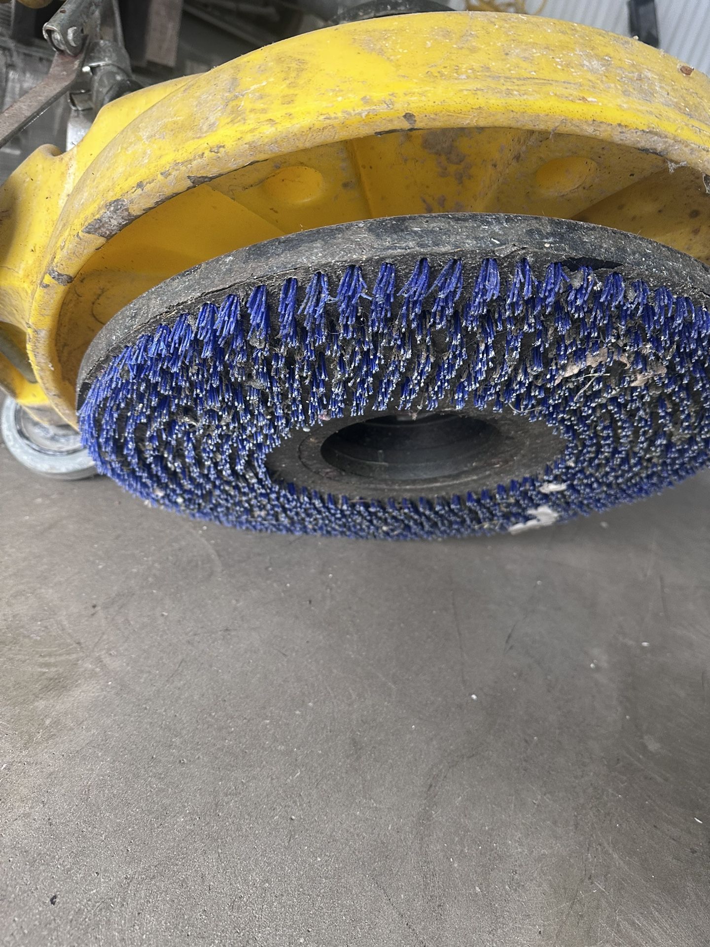 Tornado Floor Scrubber