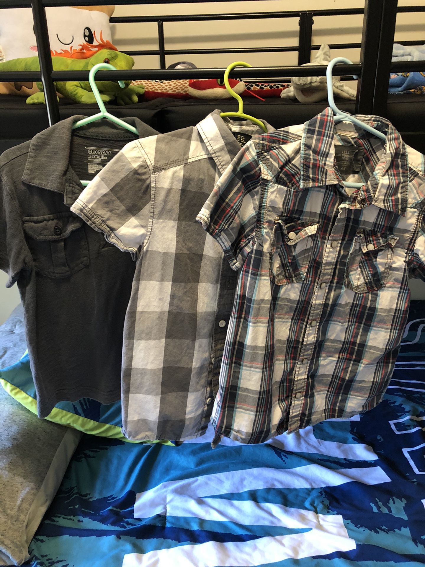 Boys short-sleeved shirts Size 5/6