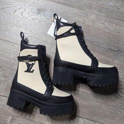 Laureate Platform Desert Boots 