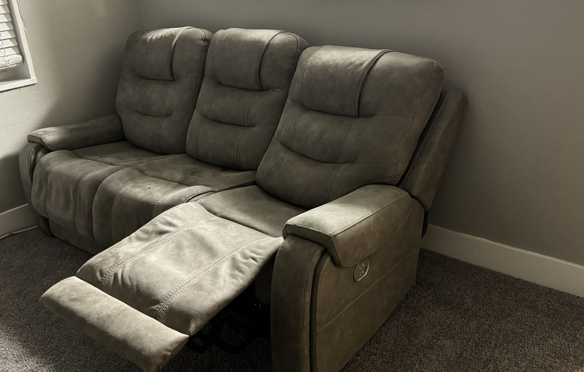 3 Seater Recliner Couch USB PLUG IN!! 