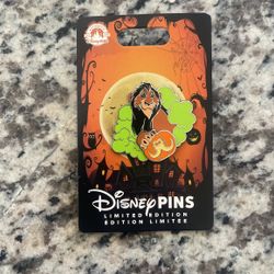 Disney WDW  2023 limited edition Halloween Villian pin featuring Scar