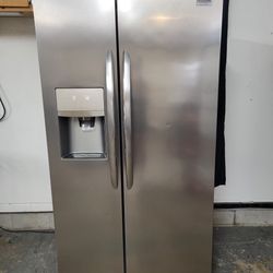 2019 Frigidaire Stainless Steel Refrigerator (Delivery Available)