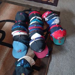 Buenas Cachuchas De Biesbol   Buenas Condisiones De Diferentes Ekipo  Diferentes Medidas Presio  5 A 10   Y 8 Okey  Personas Serias Okey Gracias 