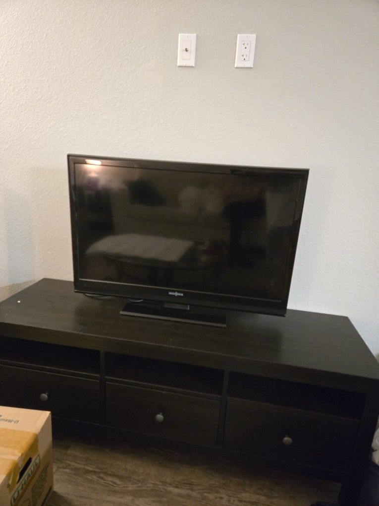 39" Insignia TV  