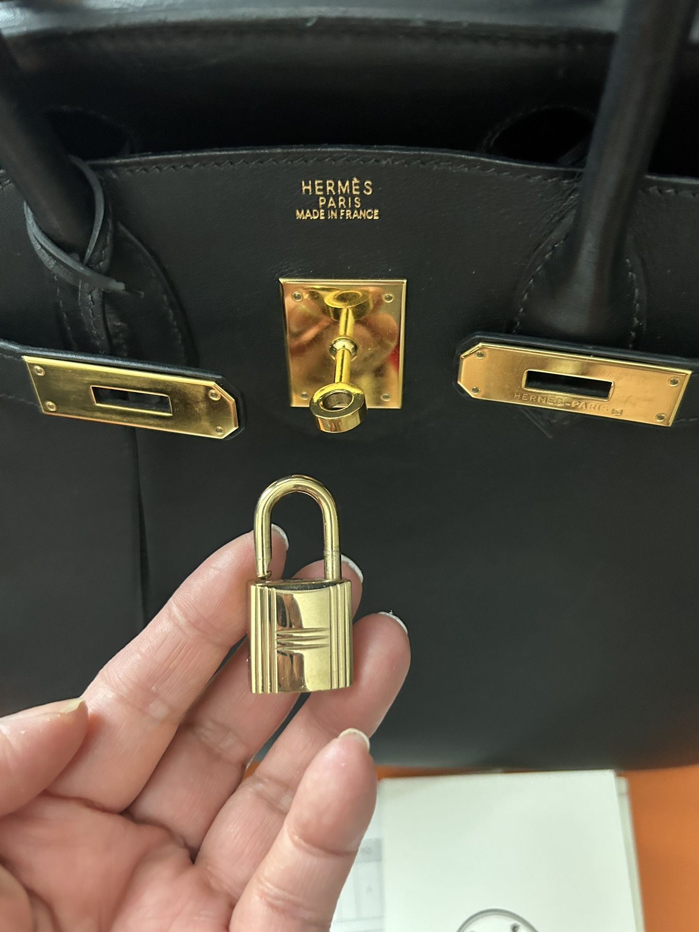 Authentic Hermes Birkin 30 Ostrich for Sale in Beverly Hills, CA - OfferUp