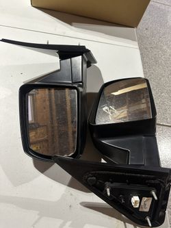 2007-2013 OEM Toyota Tundra Heated Mirrors.