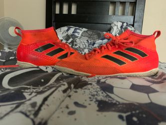 ADIDAS INDOOR SOCCER SHOES SISE 4.5 us