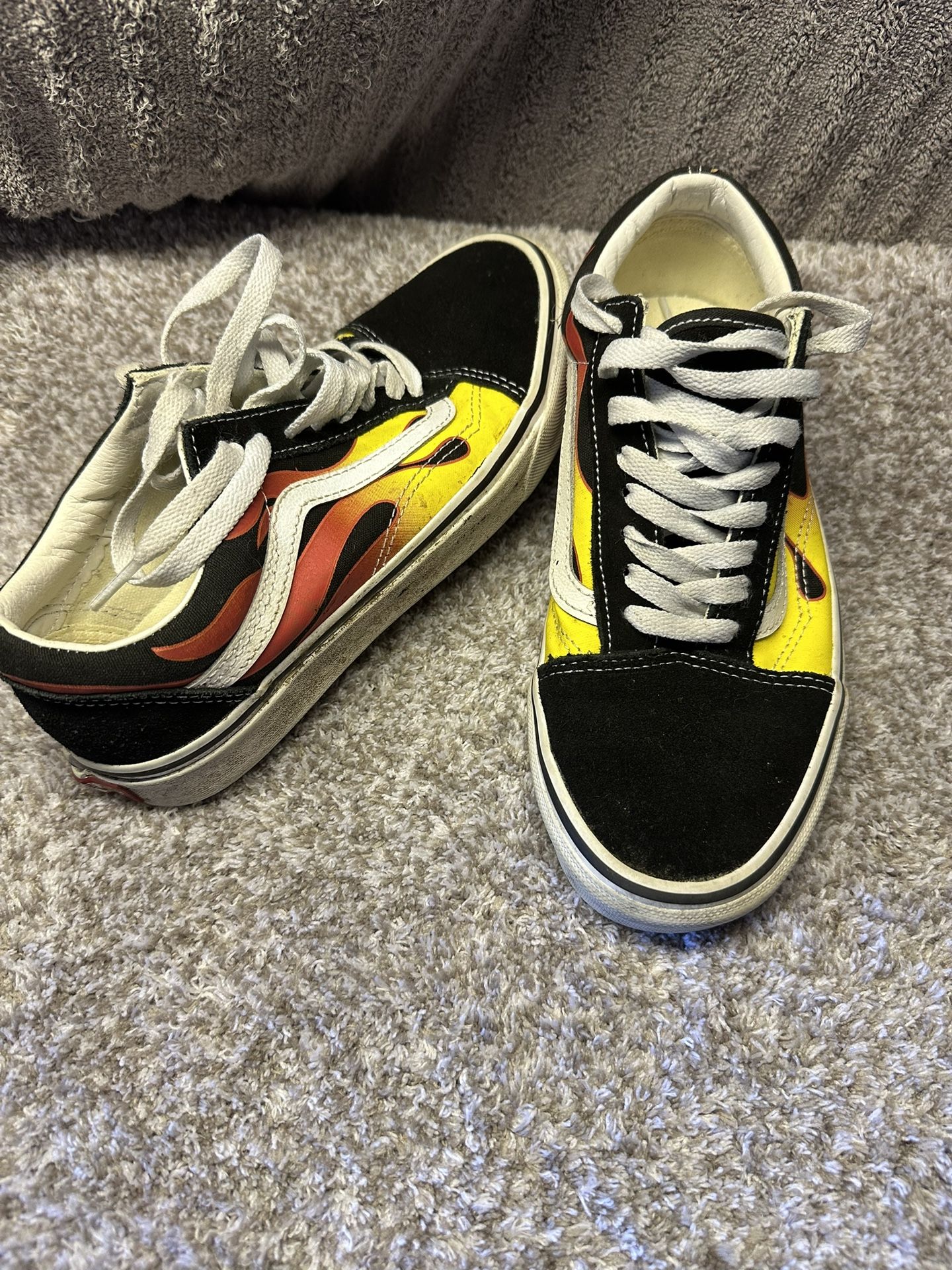 Vans Men’s Size 6.5 / Women’s Size 8. Located In Lathrop Ca 