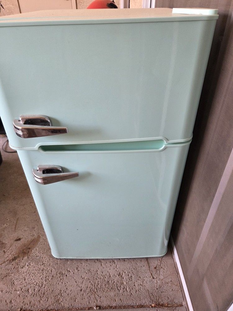 Mini Fridge