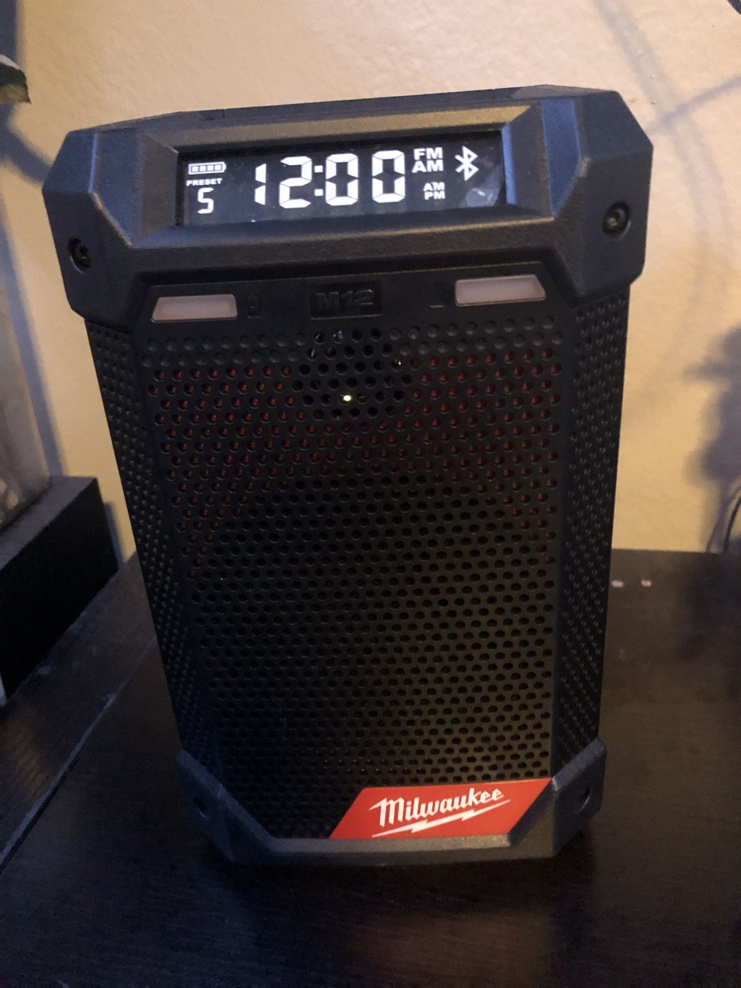 Milwaukee Radio + Charger