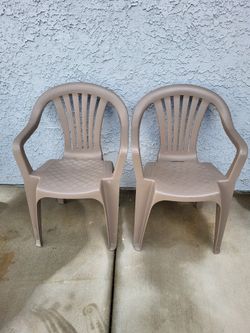 2 Chairs $ 7