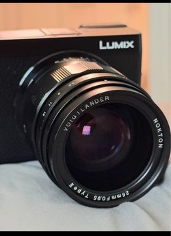 Voigtlander Nokton 25mm 0.95f Micro Four Thirds lens