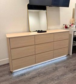 9-Drawer Dresser in White Oak Gorgeous! Recently purchased 15 days ago