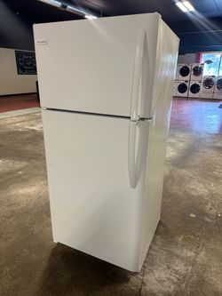 Frigidaire refrigerator in excellent condition everything works cools very well and very clean