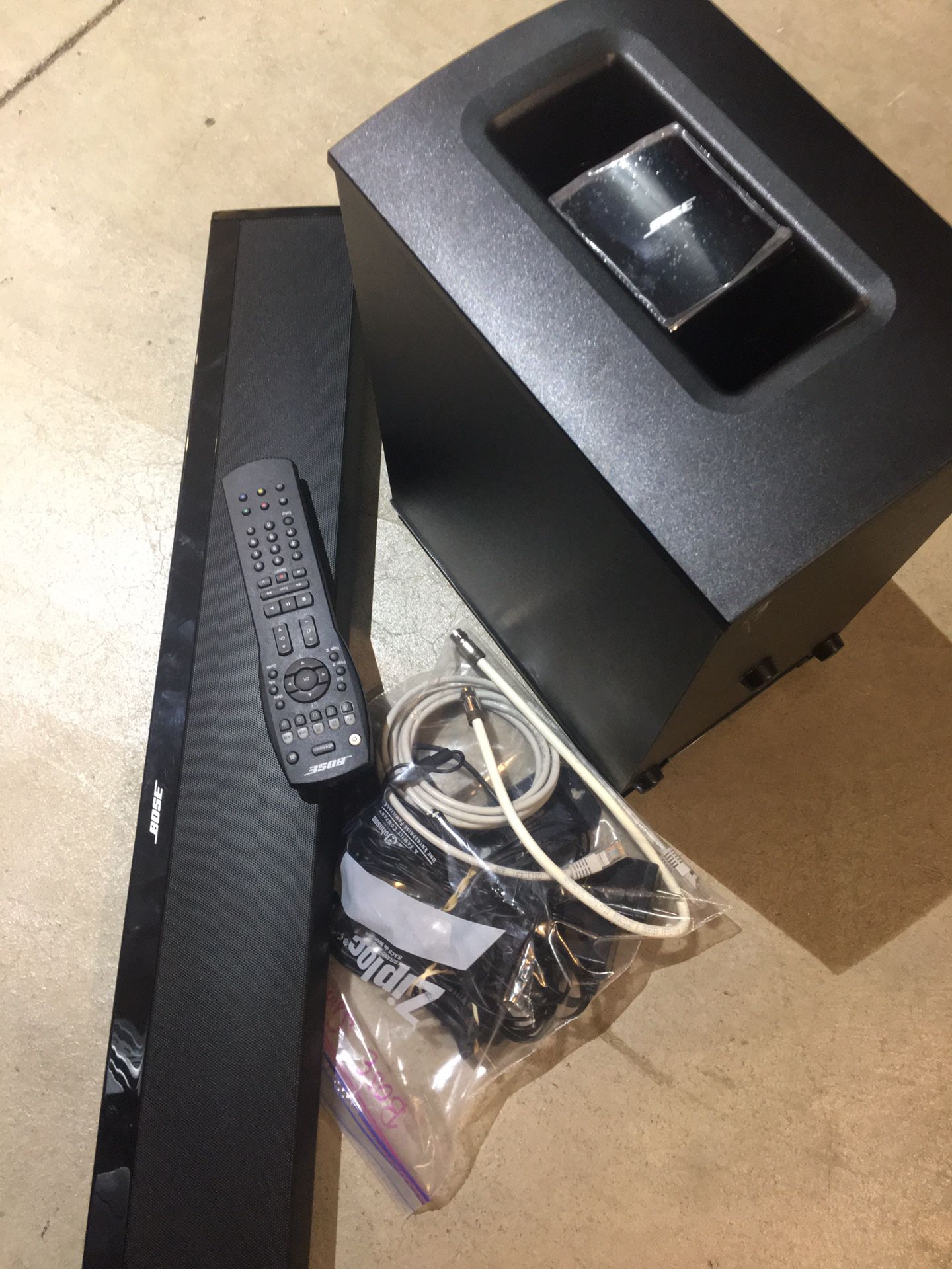 Bose CineMate 1 SR Home Theater Speaker System  with Remote and power cords