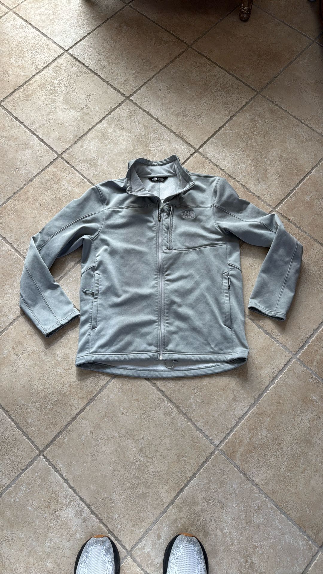 The North Face Softshell Jacket – Men’s Large (Light Gray)