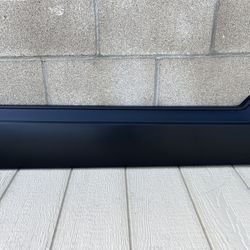 2017 2021 HONDA CR-V RIGHT SIDE FRONT DOOR LOWER MOLDING OEM