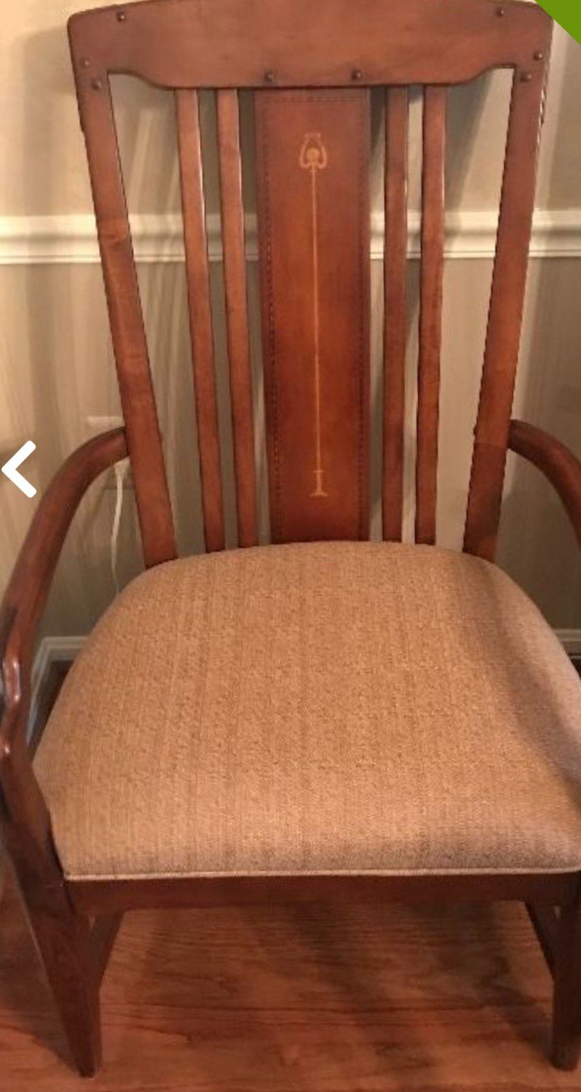 Pennsylvania house dinning table with 6 chairs
