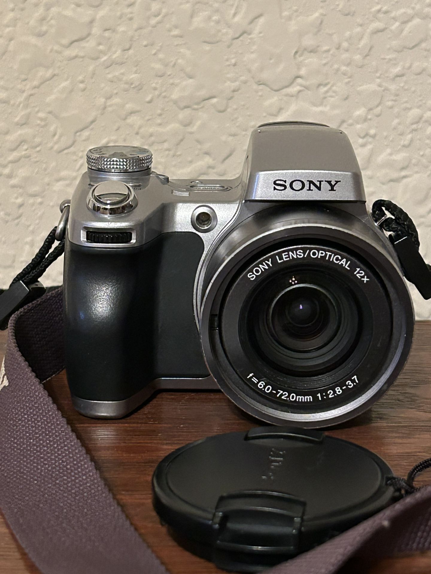 Sony Cyber-shot DSC-H1 Camera with 12x Optical Zoom