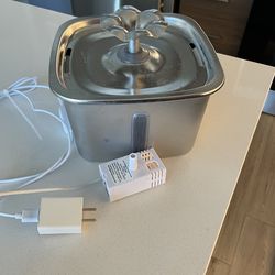 Water fountain for cats