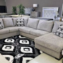 ☃️Brand New 👌Ballinasloe Platinum sectional sofa