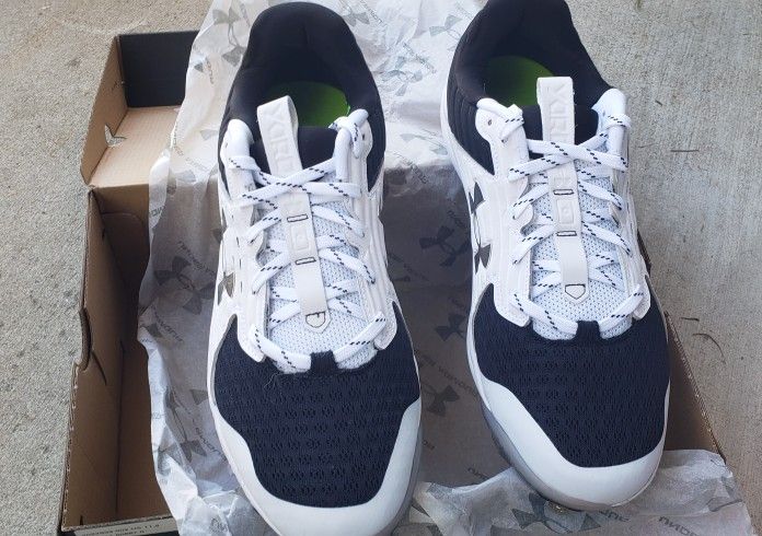 Under Armour baseball - size 11.5