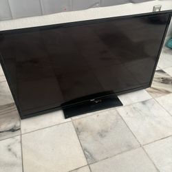 TV With Wall Mount 