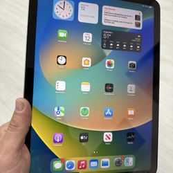 iPad Air 4th Gen W/ New Tempered Glass Screen Protector And Case! 