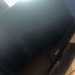2 Flats TVs 