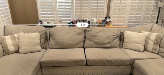 Sectional couch. No pets | non smoking home