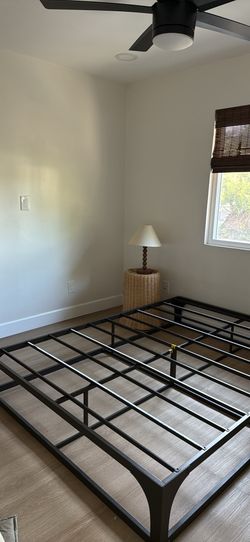 Bed frame queen