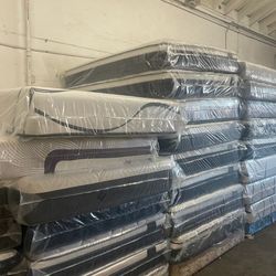 Queen Size Mattress Pillow Top 12"    New Mattress 