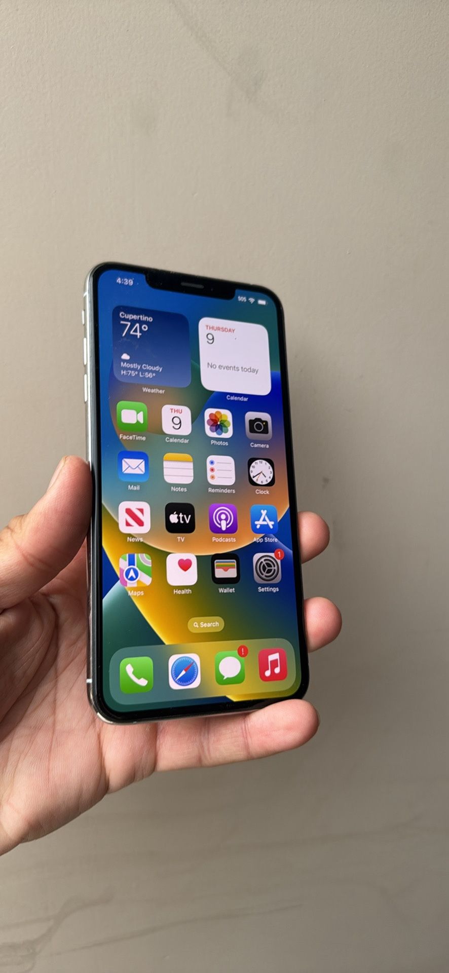 Iphone XS Max. Like New And Unlocked!