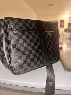 Louis Vuitton Bag for Sale in Medley, FL - OfferUp