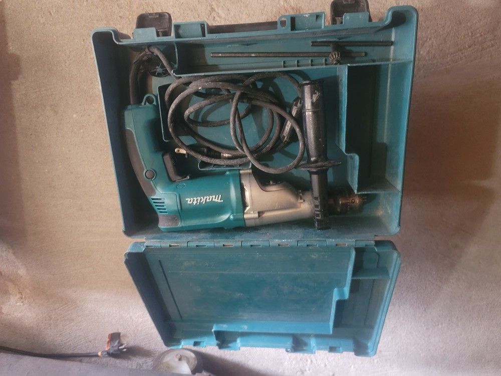 Makita impact drill in excellent condition, lightly used