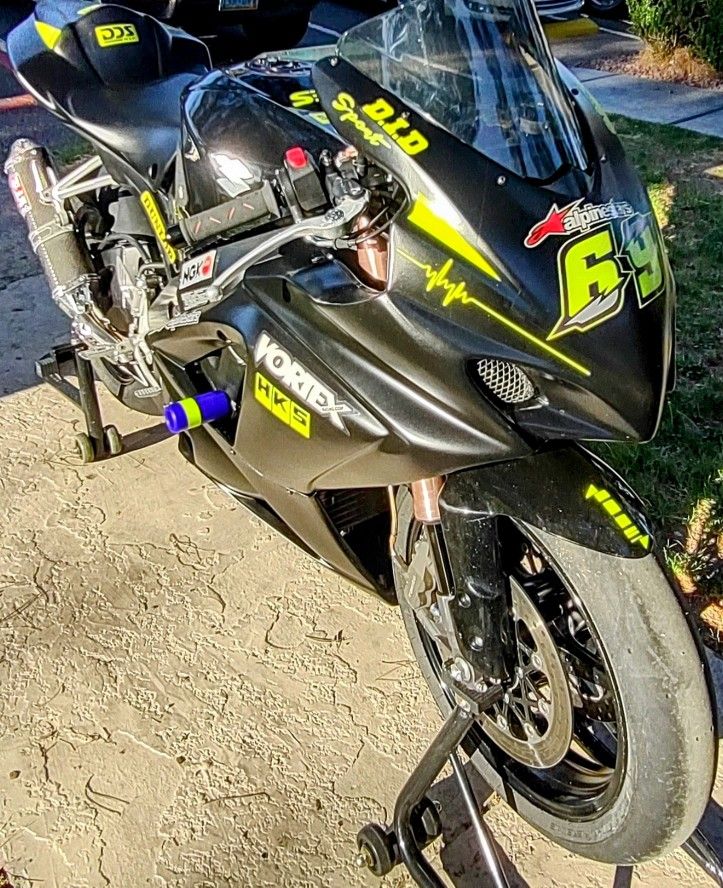 Suzuki GSX 1000R 2007, Ready To Track, Very Low Miles 11k , Title In Hand.