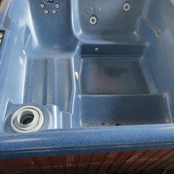 Four Seater Spa 110 Or 220