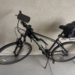   Schwinn Men’s Bike With Phone Holder, Helmet, Rear Bag Attachment!