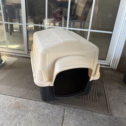 DOG HOUSE 