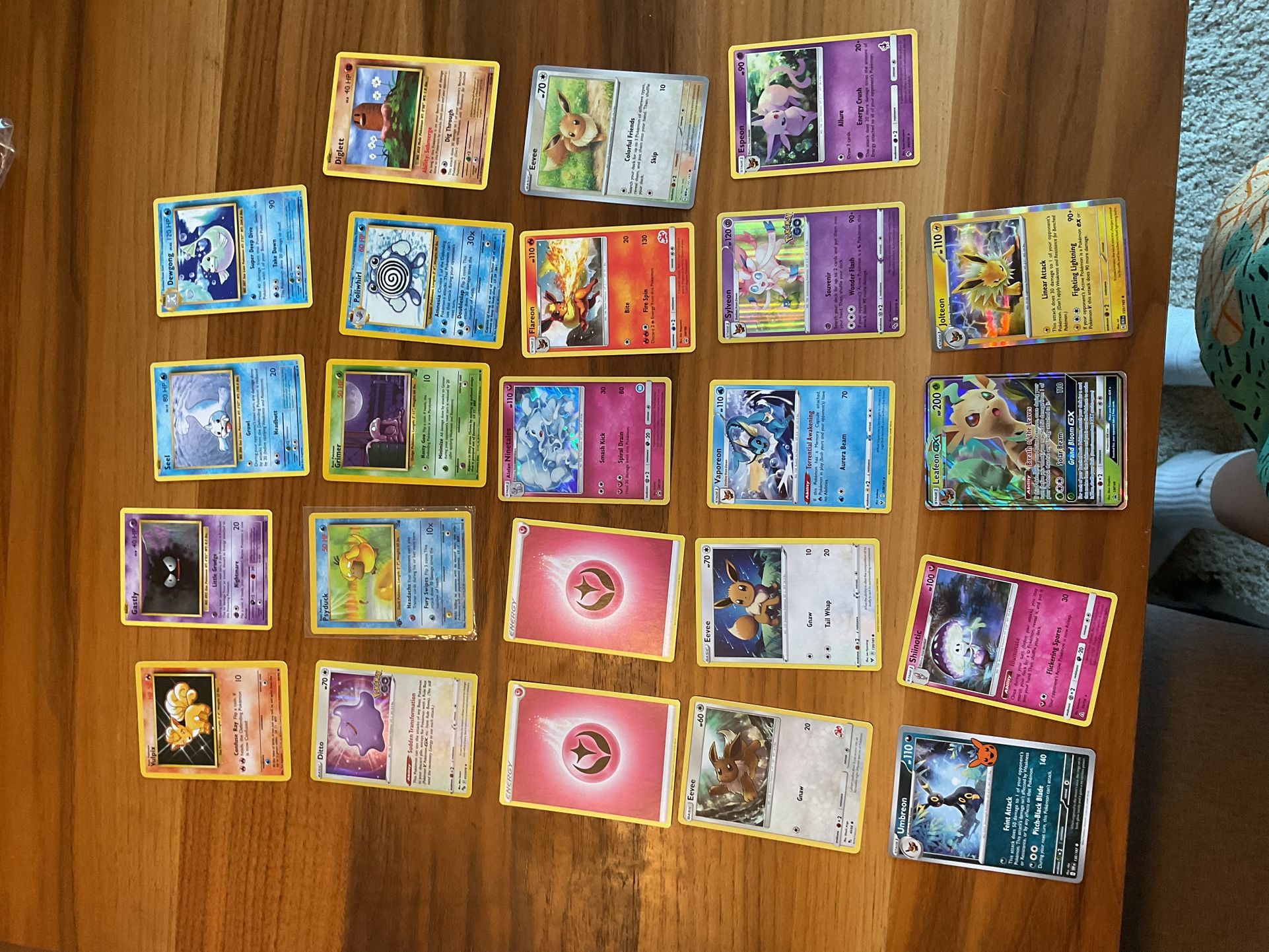 Pokémon Cards-Playmat, Coins, Vintage Cards & Pikachu Backpack