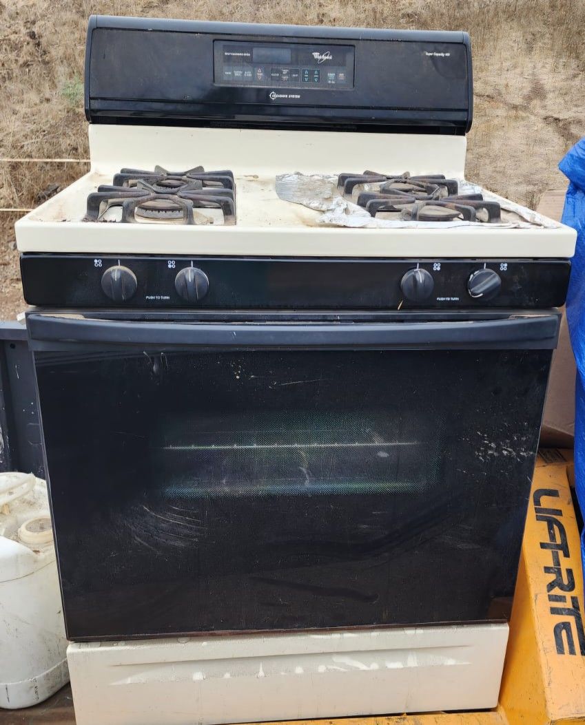 Whirlpool Super Capacity 465 gas range, known for its reliability and efficiency
